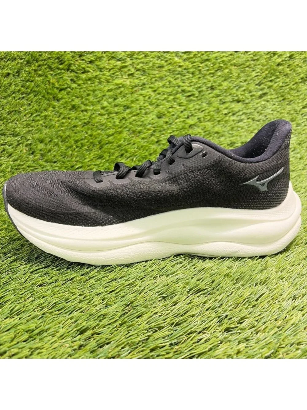 Mizuno Wave Sky 9 Womens Size 9 Black White Athletic Running Shoes Sneakers